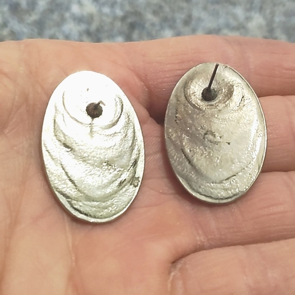 VINTAGE GERMAN GLASS BRONZE FLORAL INLAY SILVER-TONE DROP POST 1.2" EARRINGS - Picture 4 of 9